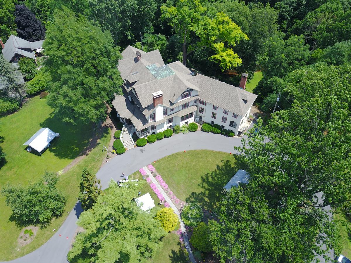 The Inn At Ragged Edge Chambersburg Exterior photo