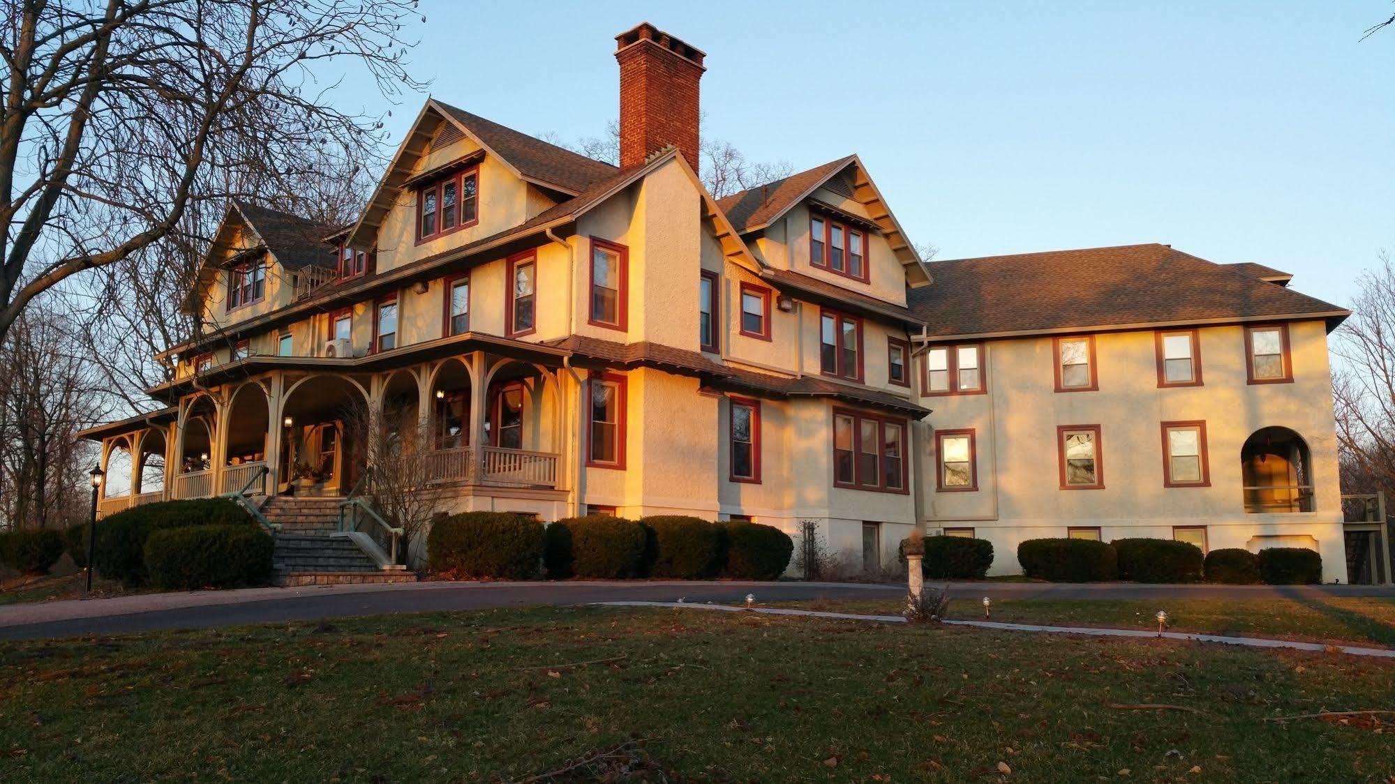 The Inn At Ragged Edge Chambersburg Exterior photo